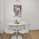 Leonardo Apartament *