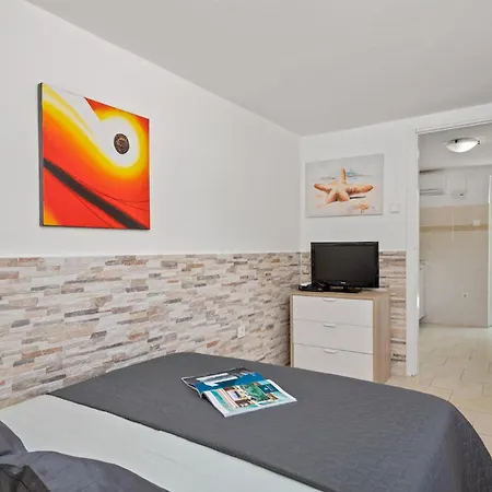 Leonardo Apartment