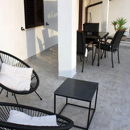 Leonardo Apartament *