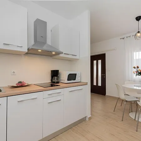 Leonardo Apartment