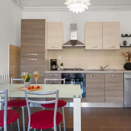 Leonardo Apartment