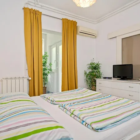 Leonardo Apartment *