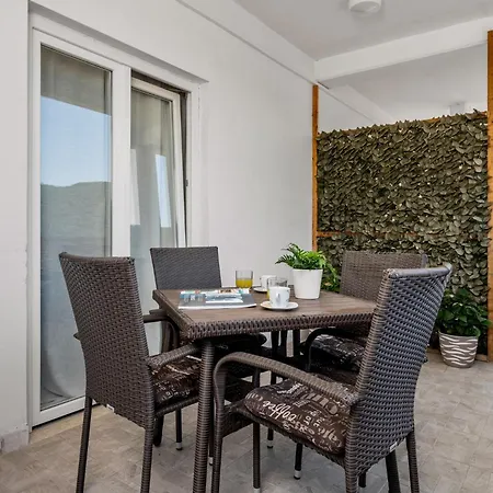 Leonardo Apartment