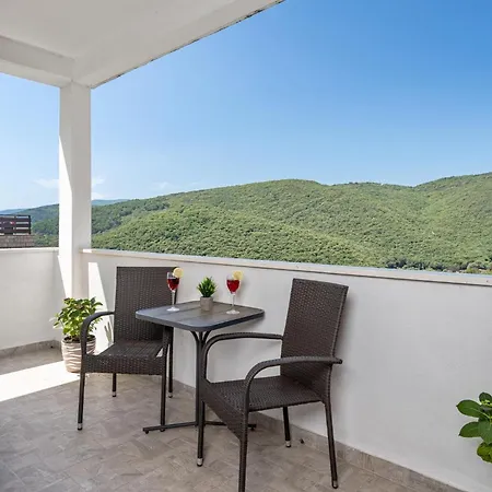 Leonardo Apartman *