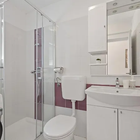 Leonardo Apartment