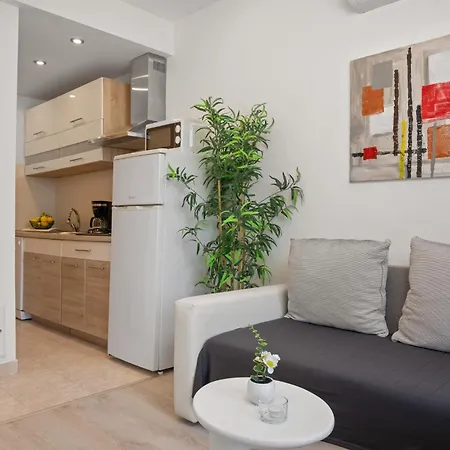 Leonardo Apartment *