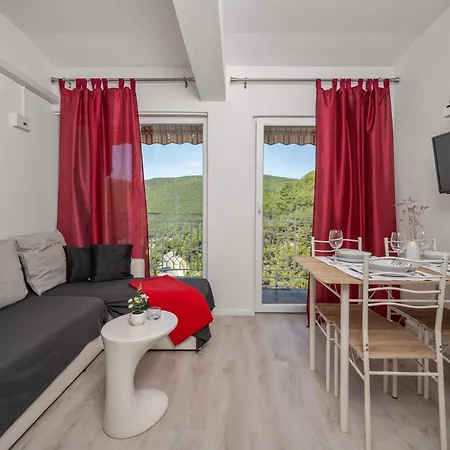 Leonardo Apartment